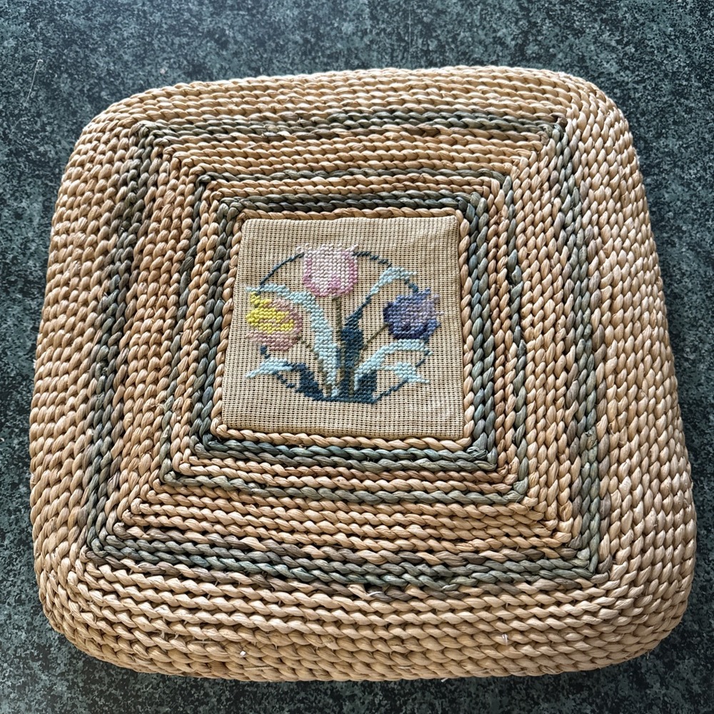 Country Woven Cornhusk Chair Cushion W/ Tulip Flower Needlepoint Design Bohemian